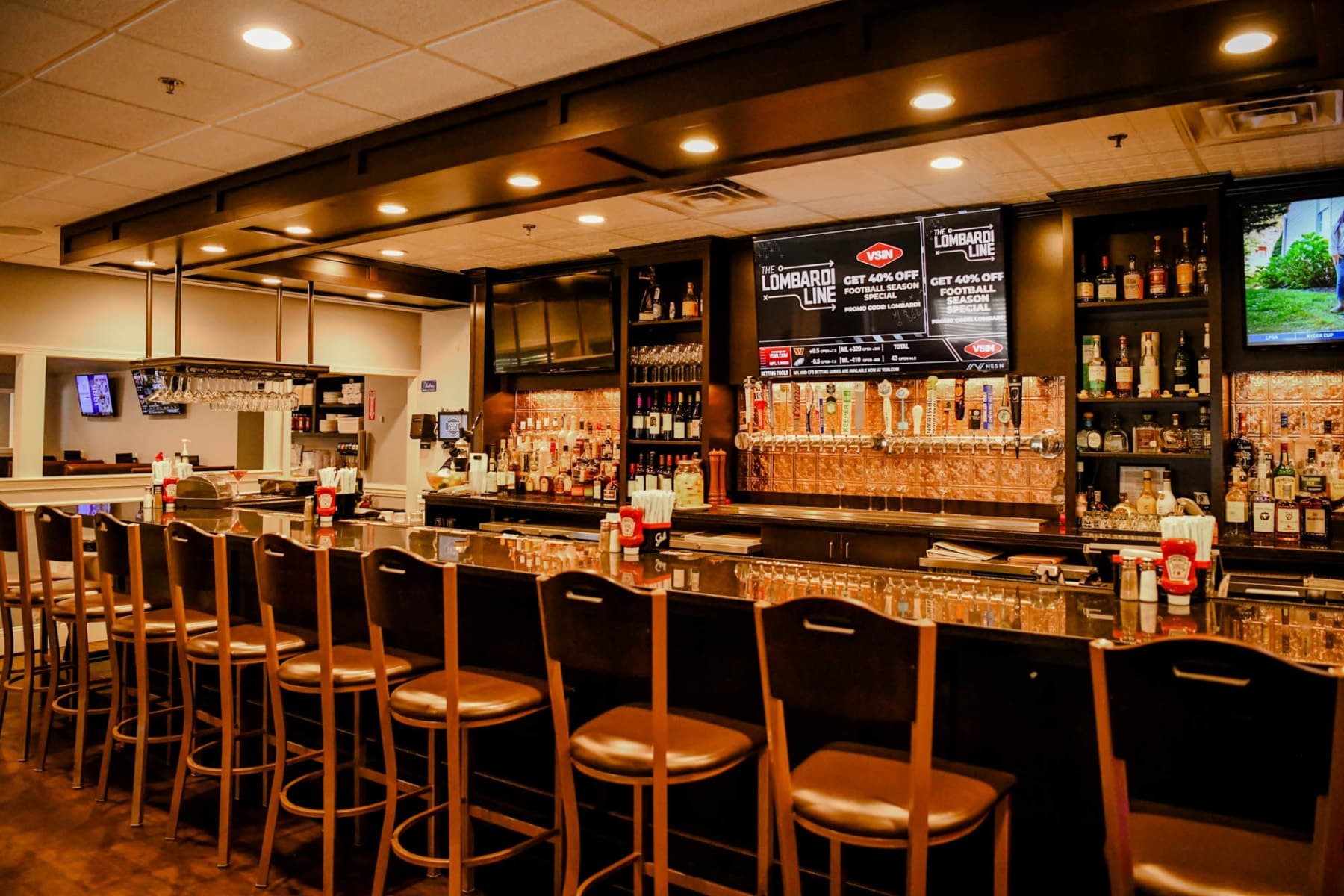 The bar at Sudbury Point Grill