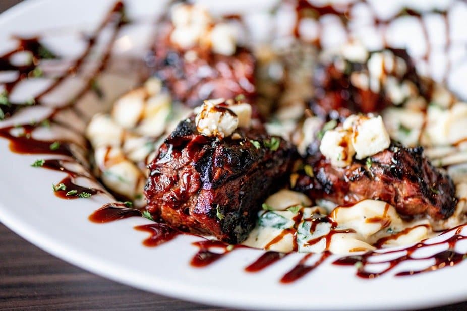 Grilled steak tips with gorgonzola and balsamic